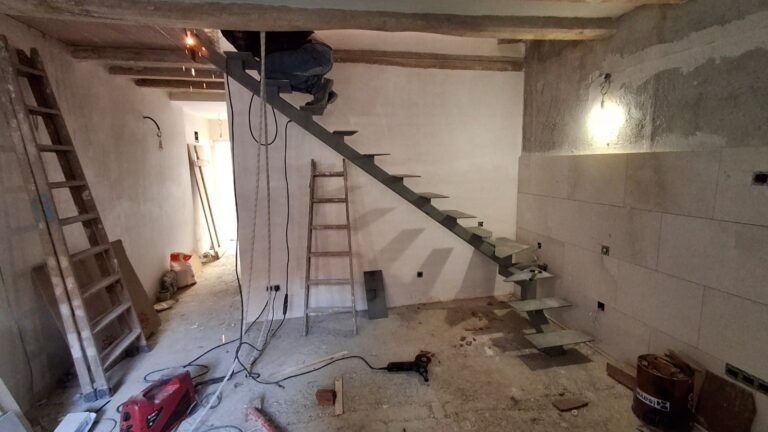 estructura metálica para escalera en malgrat de mar | Construcciones metálicas Doble B